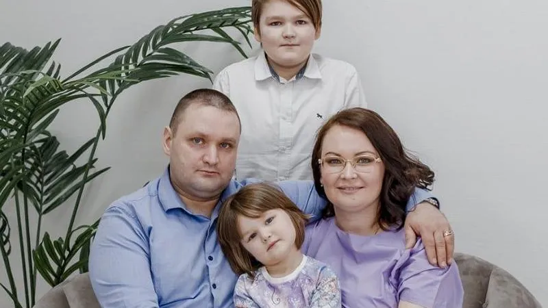 Подмосковная мама придумала, как поддержать девочек с онкологией, переживающих потерю волос