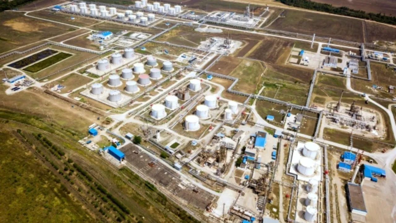 Пожарные ликвидировали возгорание на Ильском нефтеперерабатывающем заводе в Краснодарском крае