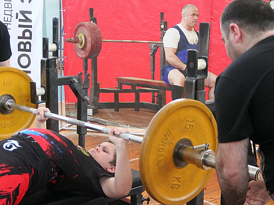 Александр Ряполов, 2 место, взял 55 кг Фото: Владимир Гуськов