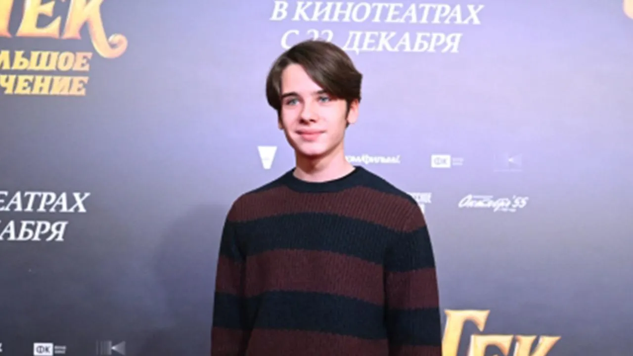 Актер из «Пищеблока» выразил желание покататься на льду с Камилой Валиевой
