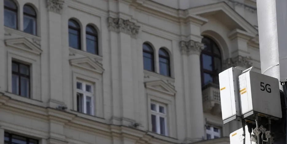 Вышка 5G на улице Тверская в Москве
