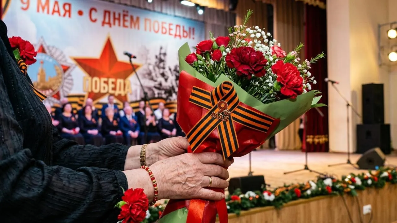 «За веру и верность»: сотрудников Центрального архива Минобороны в Подольске наградили государственными медалями
