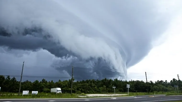 На ХМАО идет ураганный ветер