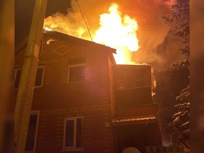 В Монине вдова с двумя детьми и трехмиллионным кредитом осталась без крова после пожара