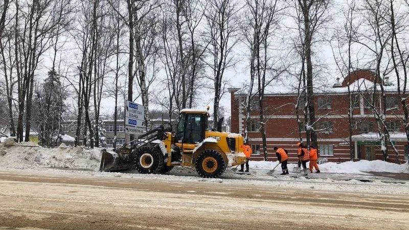 Более 17,5 тыс км дорог расчистили за сутки в Подмосковье