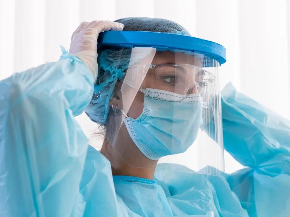 «Эпидемия будет в ноябре»: ясновидящая Мишина предсказала новую волну коронавируса