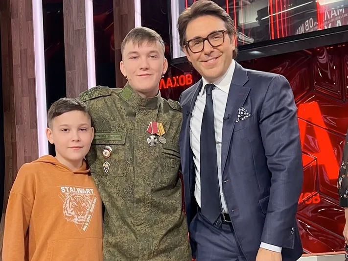 Депутат Госдумы сделал своим помощником молодого ветерана СВО, который потерял руку