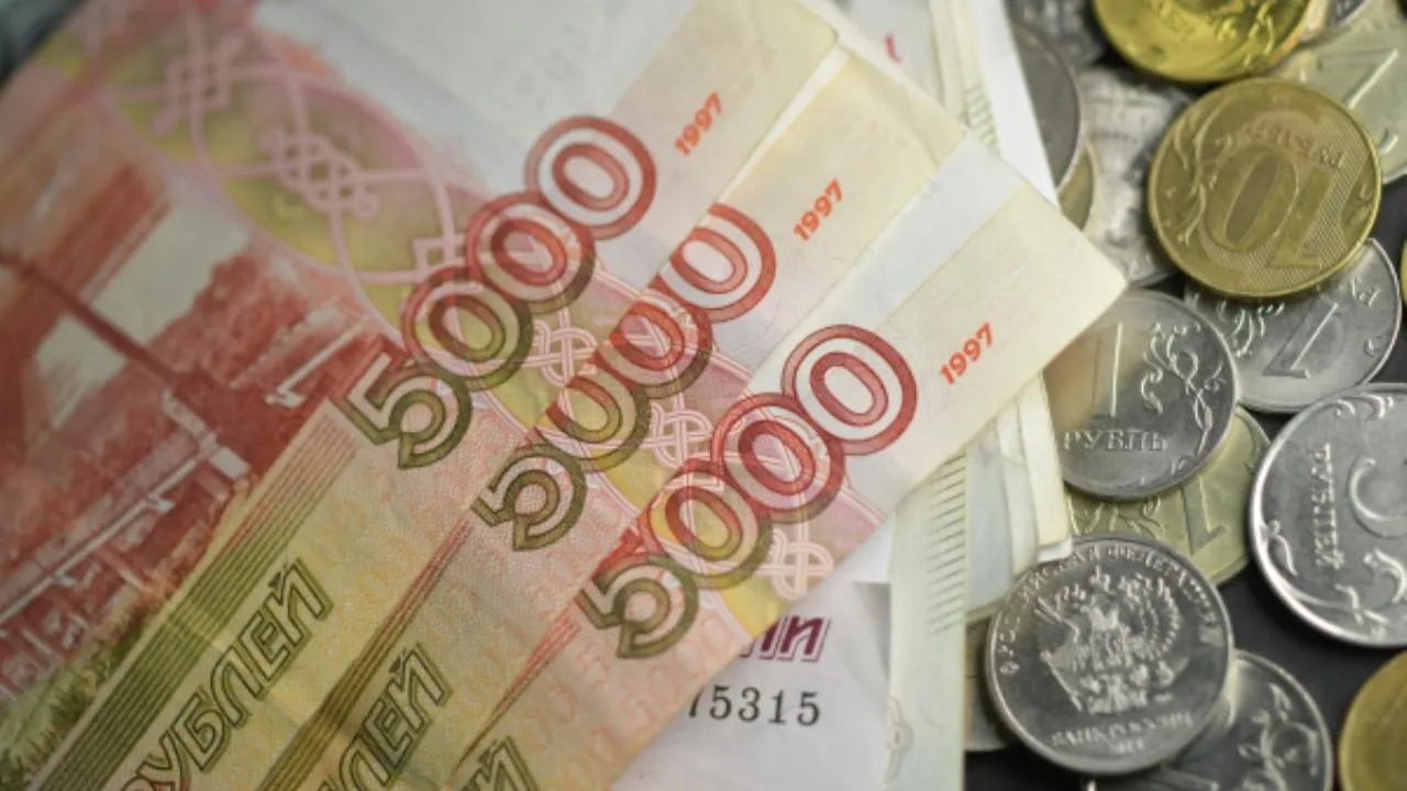 В России вырос интерес к хранению сбережений в рублях