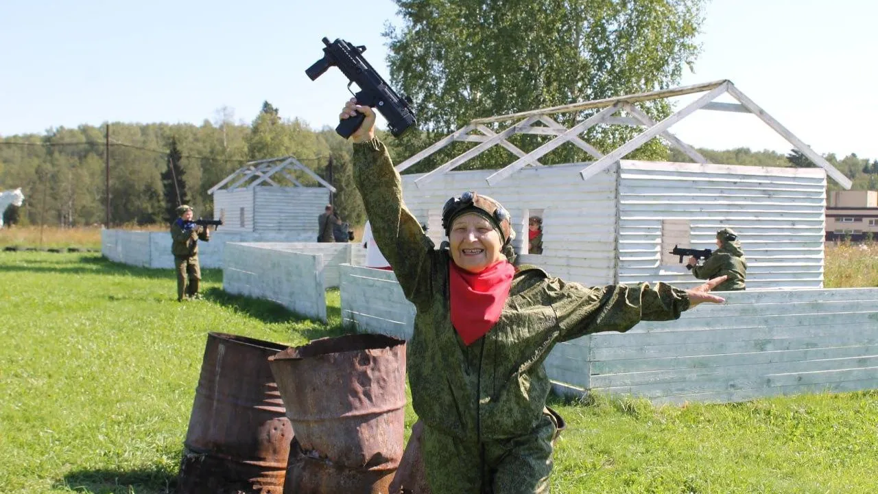 Участники губернаторской программы «Активное долголетие» из трех округов Подмосковья сыграли в лазертаг
