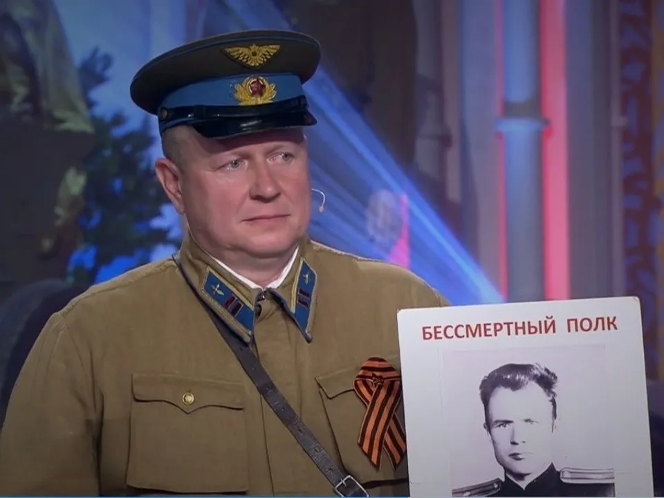 Заместитель главы Краснознаменска Андрей Петяев. Кадр из видео телепрограммы «Поле чудес»