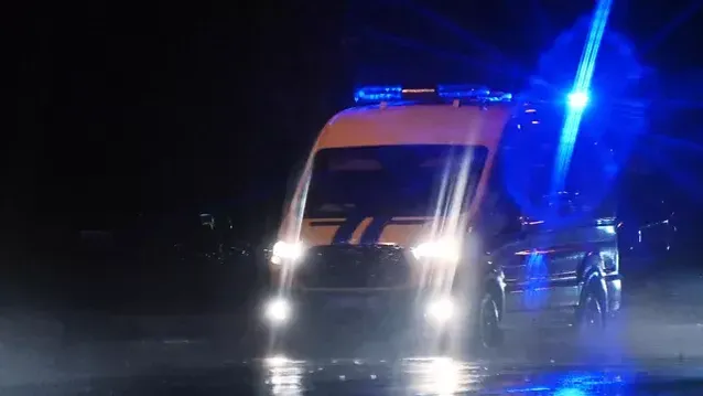 Автомобиль рухнул с карьера в водоем в подмосковных Озерах, двое погибших