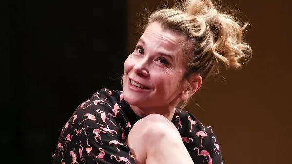 Высоцкая опубликовала редкий кадр в купальнике