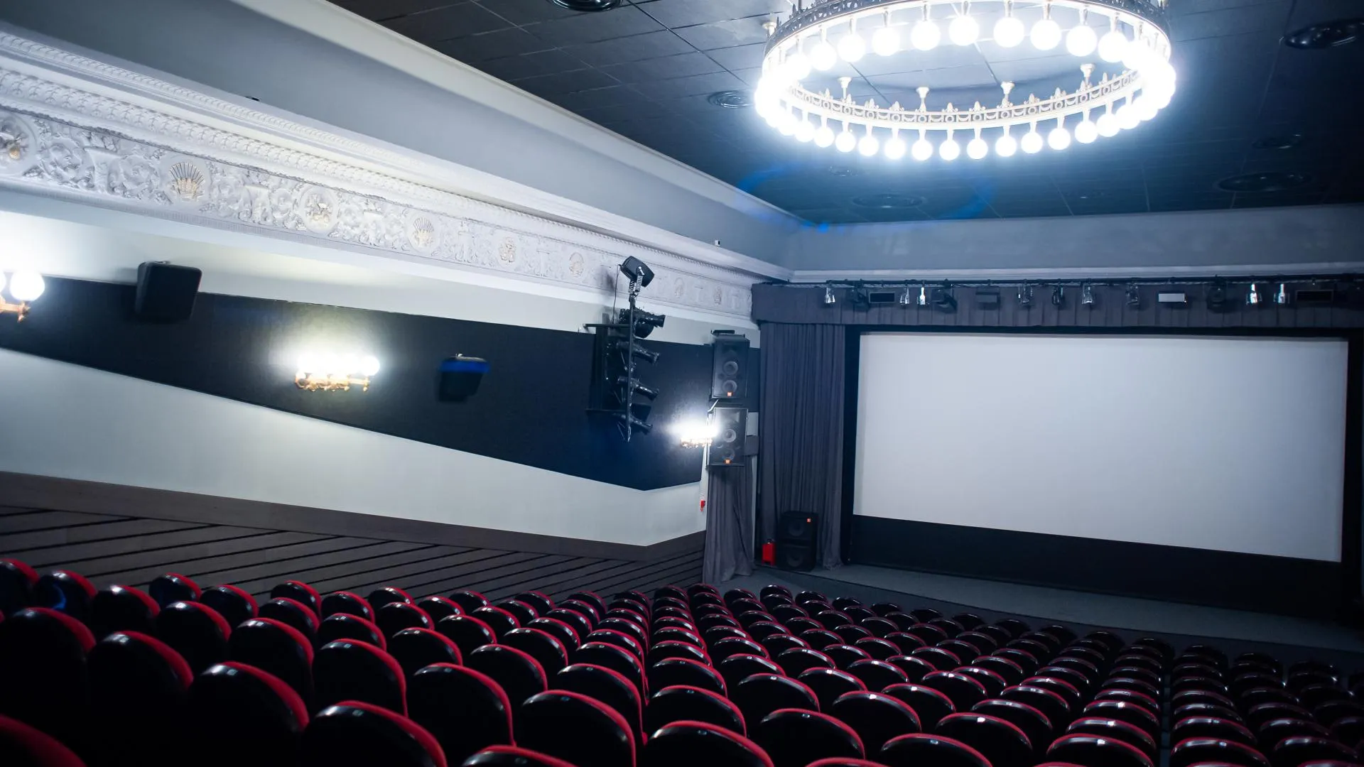 Минцифры России потребовало у соцсетей и онлайн-кинотеатров данные о поведении пользователей