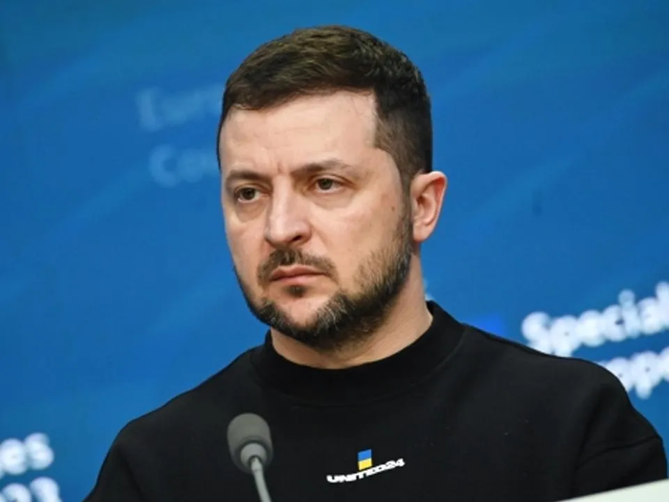 «Зеленский готов бросать в бой всех до последнего»: названы причины раскола военного руководства Украины