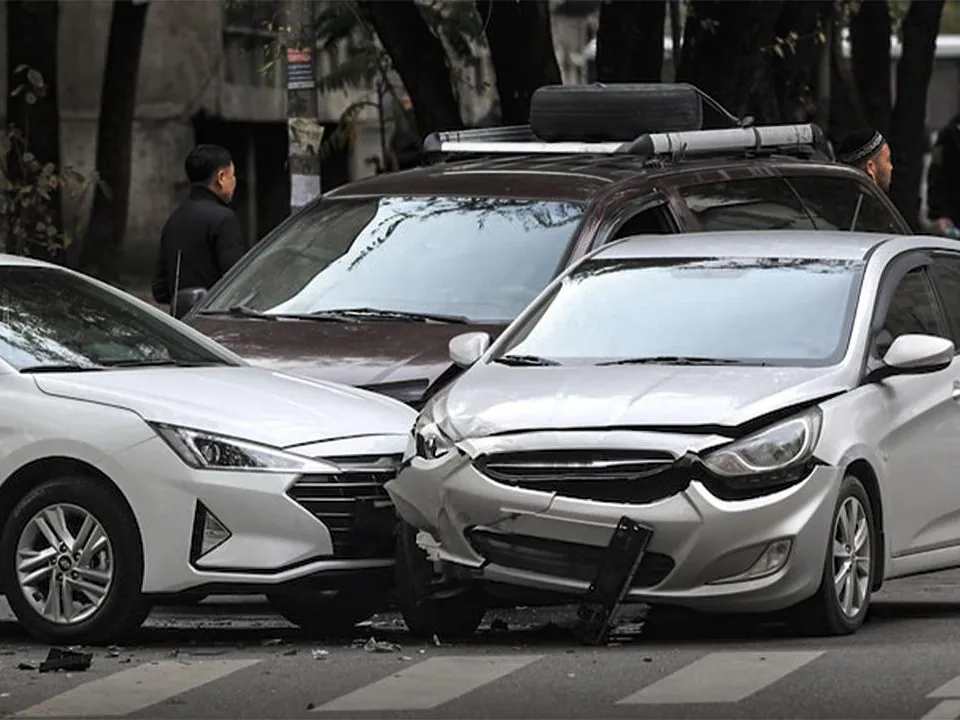 Держаться ближе к полу: как вести себя во время автомобильной аварии