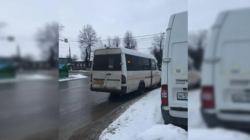 В Наро-Фоминске водитель маршрутки устроил переполох, закрыв двери раньше времени и «уронив» пассажирку