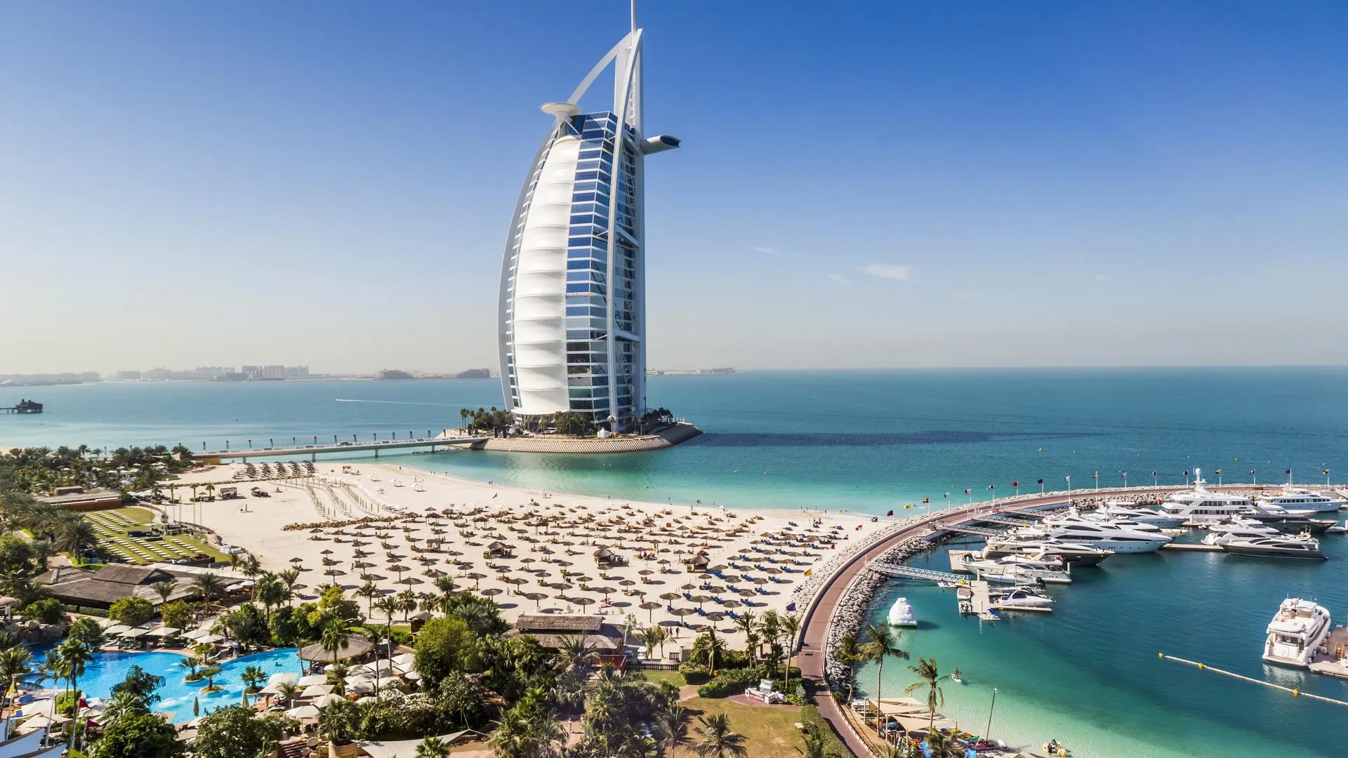 Ракетные атаки в ОАЭ: эксперт раскрыла, кто вернет деньги за сорванный отпуск