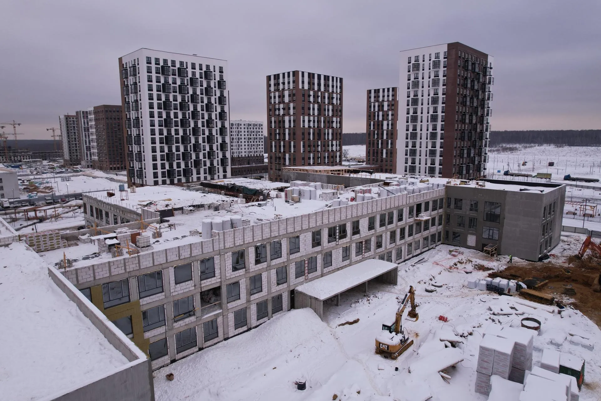 Школа в ЖК «Пригород Лесное». Съемка с коптера/стрингеры РИАМО