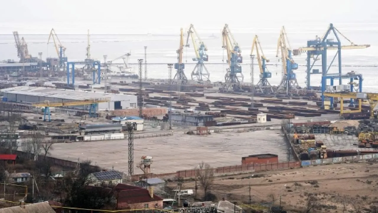 Глава кабмина: На восстановление порта в Мариуполе выделено около миллиарда рублей