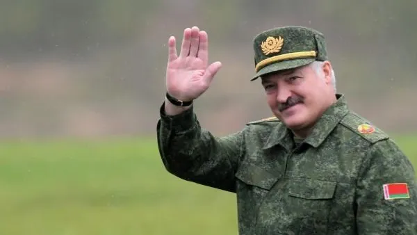 Лукашенко пригрозил протестующим студентам армией