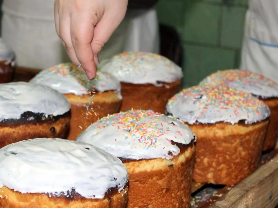 Куличи с колбасой и курицей: в РПЦ отреагировали на сомнительные новинки сетевых магазинов к Пасхе