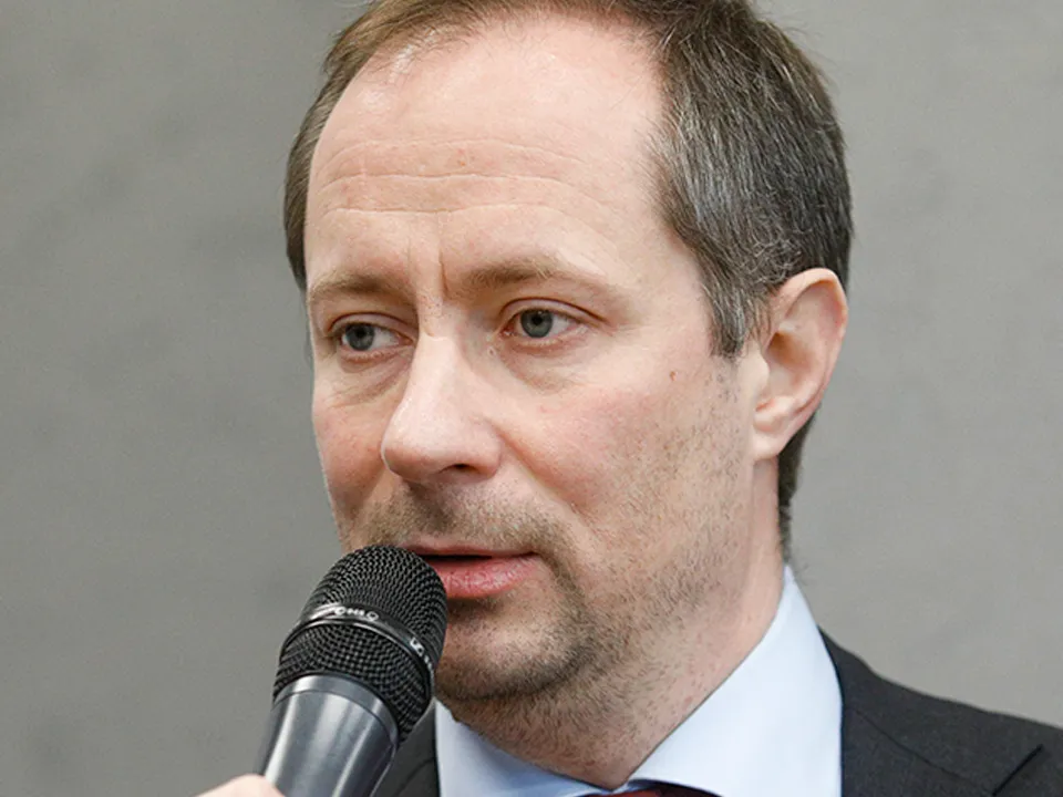 Депутат ГД Терюшков обвинил Макрона и «бабушку Брижит» в создании расы ЛГБТ во Франции