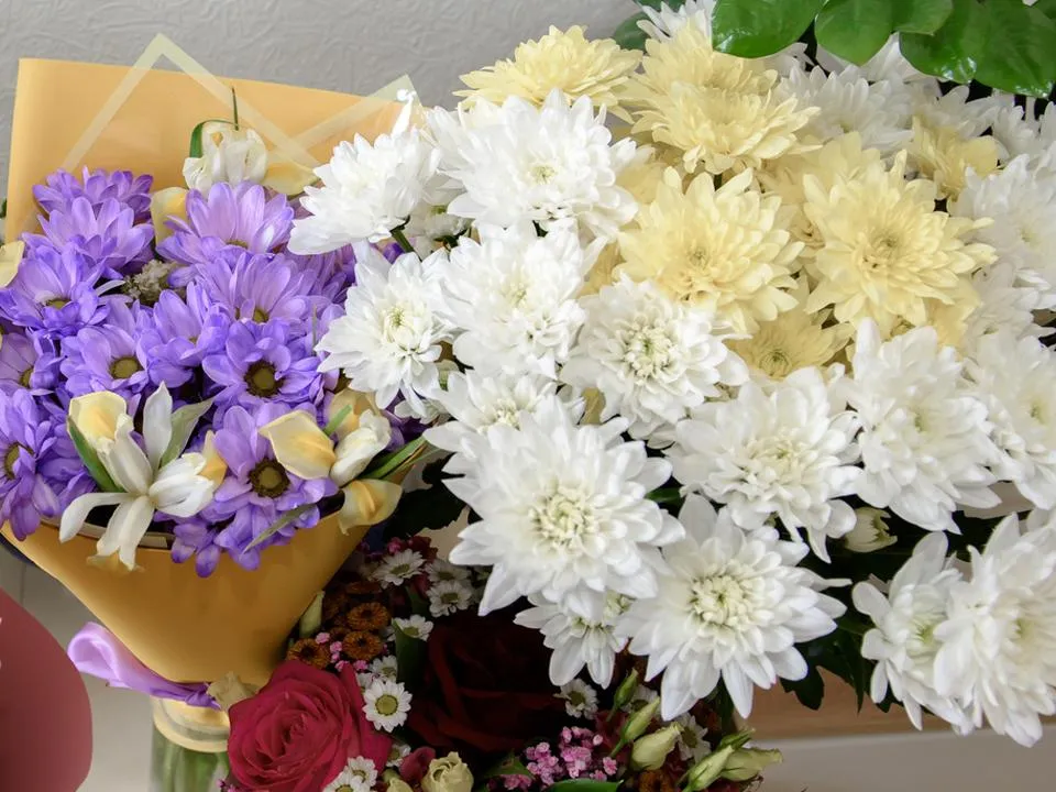 До трех недель в вазе: названы самые стойкие цветы на 8 Марта