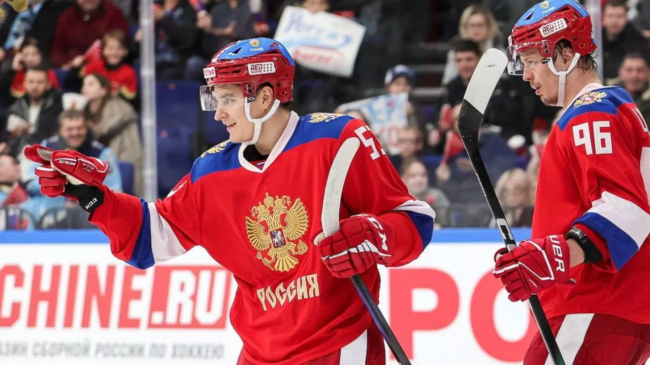 Известный тренер раскритиковал хоккейных чиновников на фоне отказа ИИХФ снять санкции