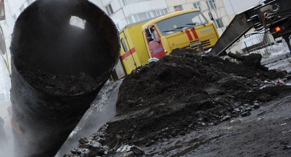 Подъезд многоэтажного дома на юге Москвы два часа топило кипятком