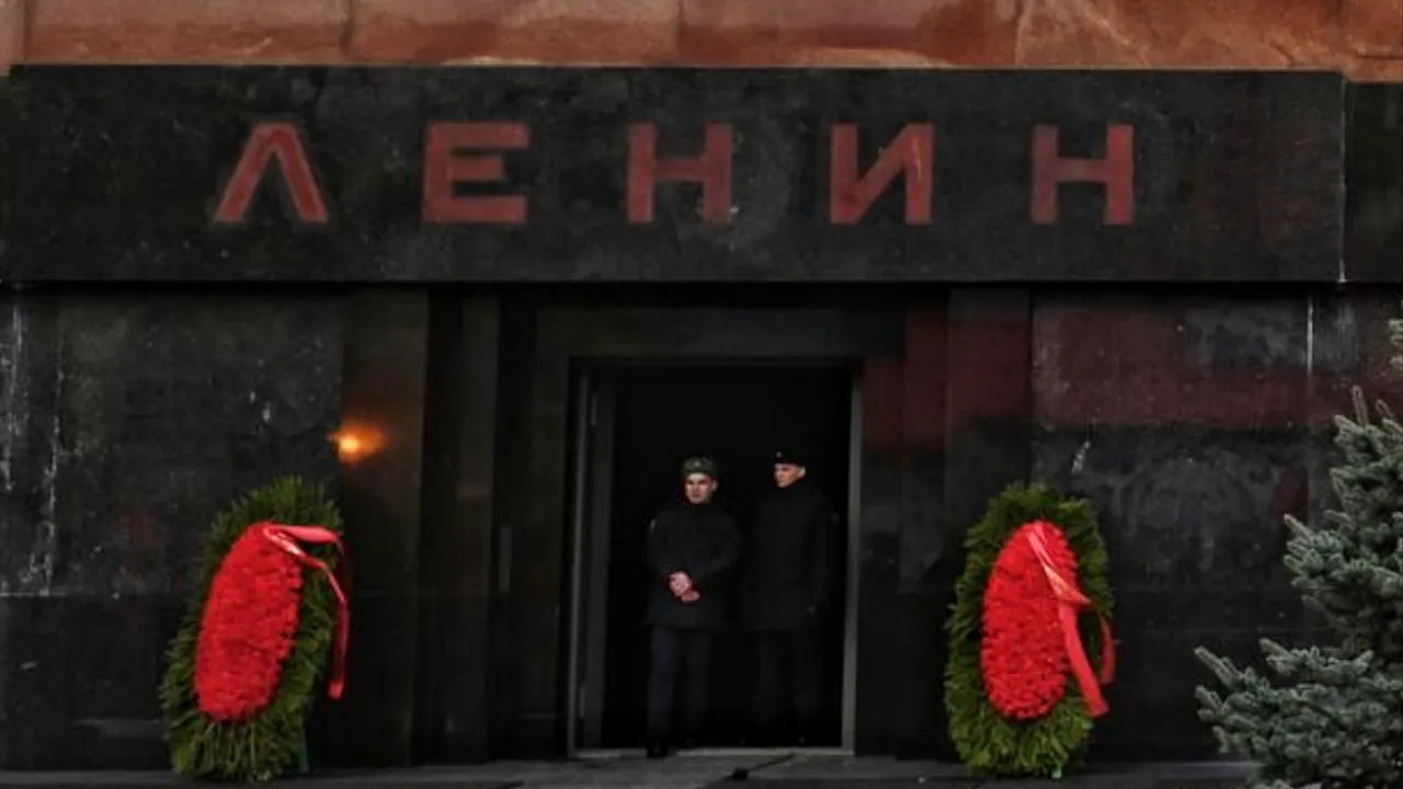 «Получит очень мощную отдачу»: эзотерик рассказала о дальнейшей судьбе рода мужчины, который пытался поджечь Мавзолей