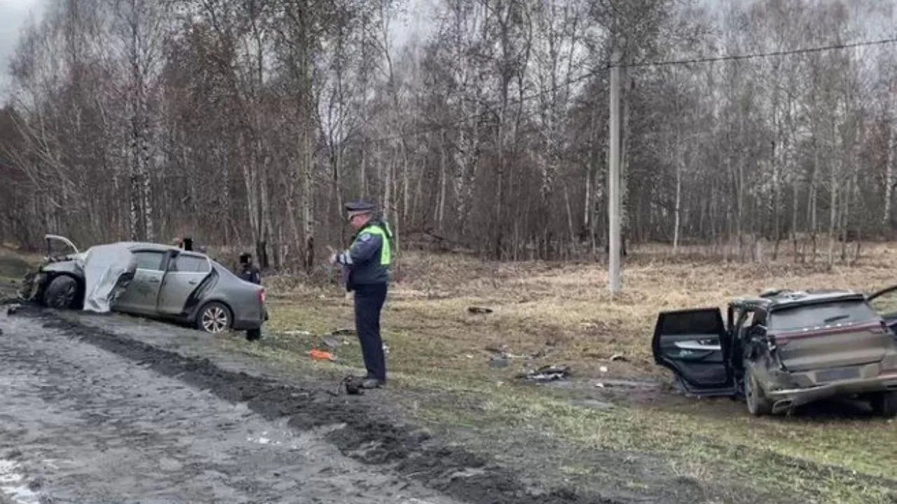 На кузбасской трассе произошло смертельное ДТП, шестеро пострадали