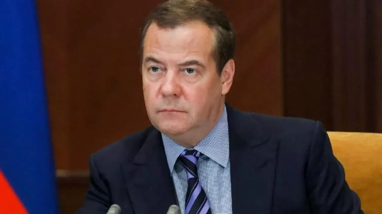 Медведев заявил, что России не нужны ни НАТО, ни Украина в НАТО