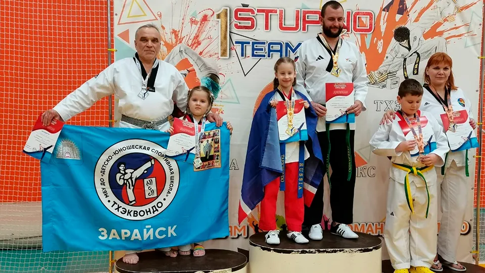 Валерий и Варвара Евдокимовы (слева). Фото: vk.com/ТХЭКВОНДО ЗАРАЙСК (тренер Евдокимов В. Н.)
