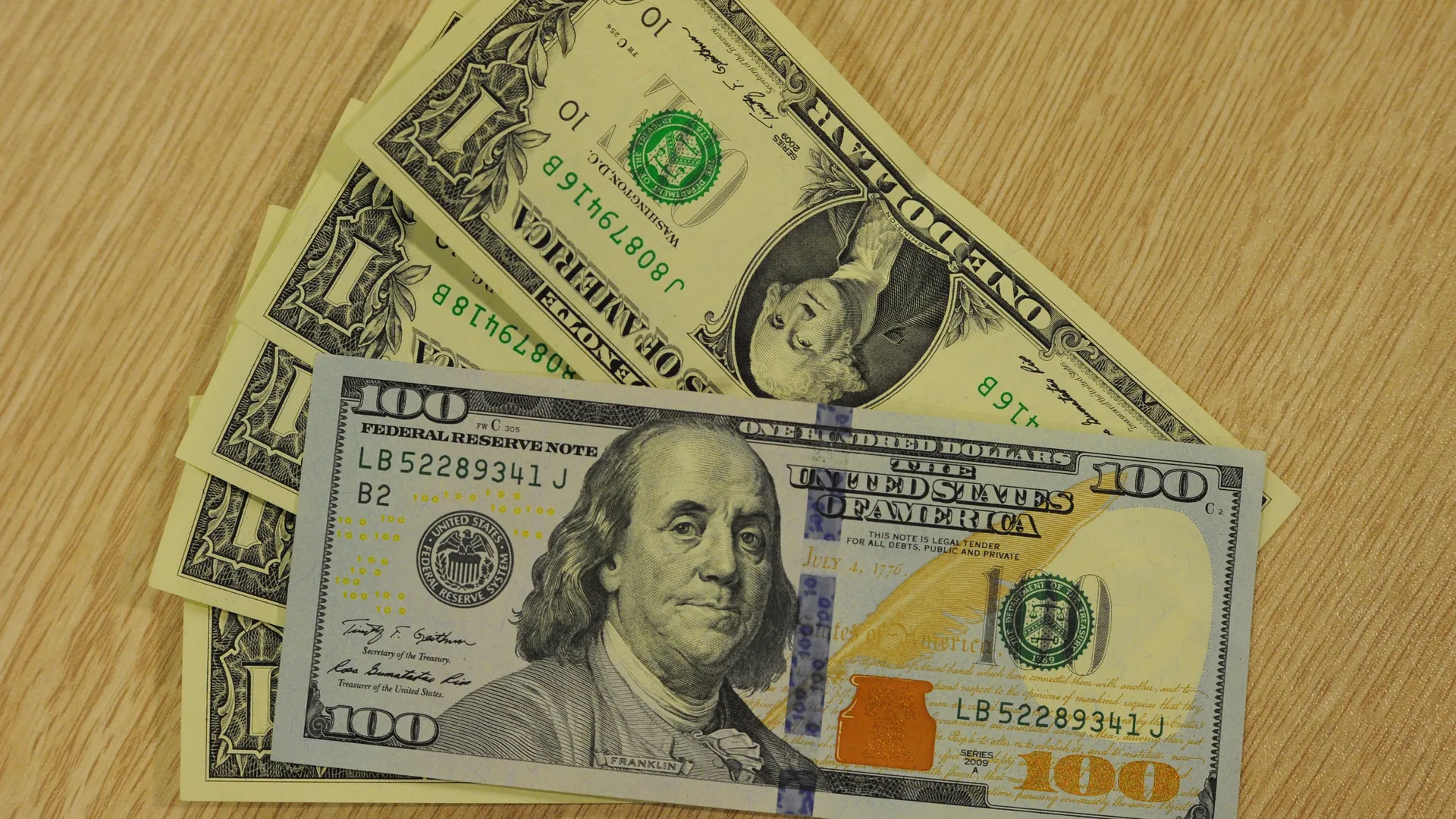 Прогноз правительства о курсе рубля назвали слишком мягким