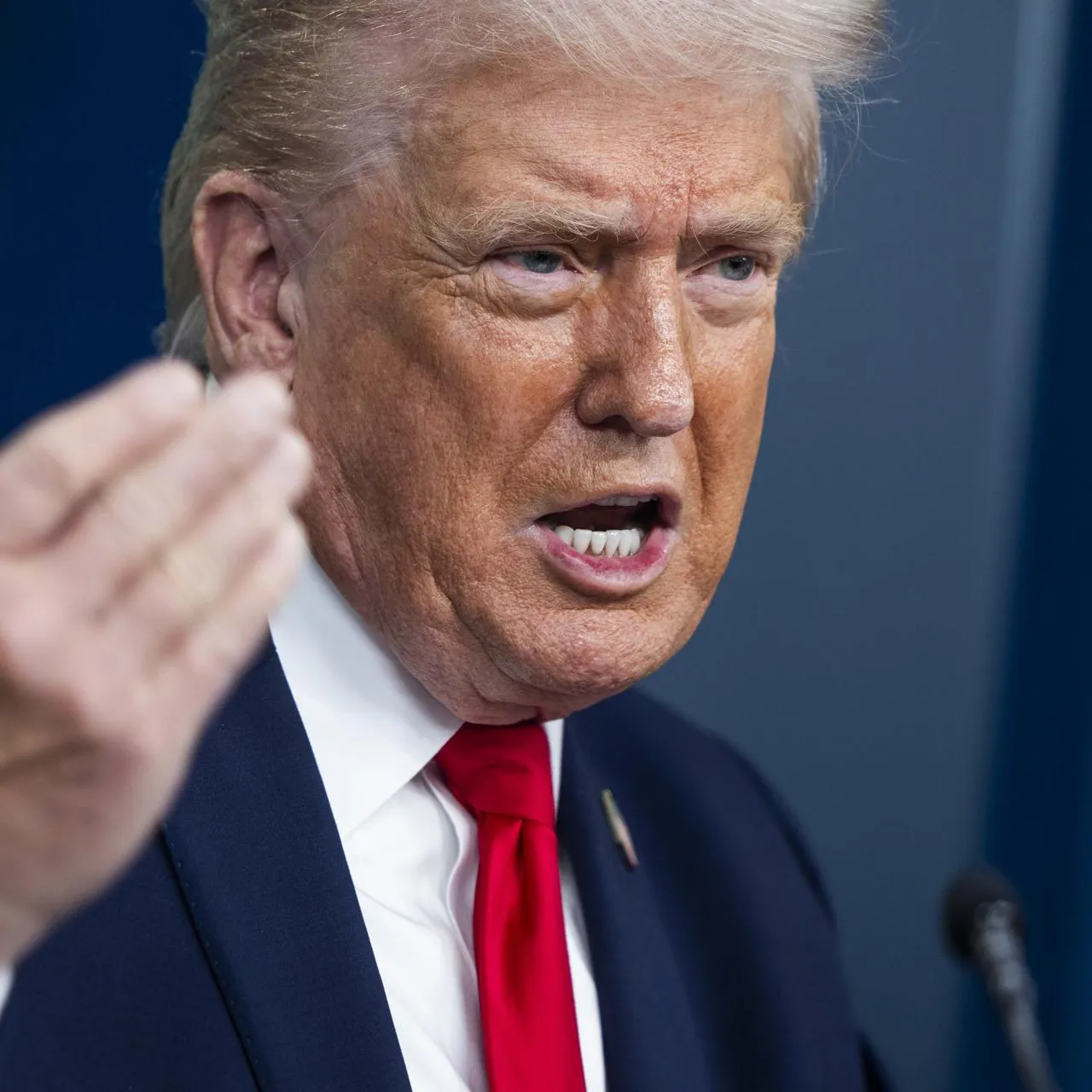 Jim LoScalzo - Pool via CNP/Keystone Press Agency