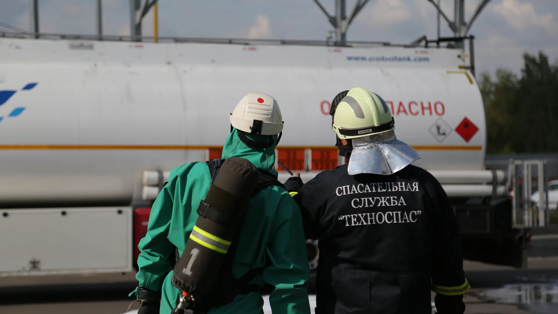 ВСУ при обстреле Горловки кассетными снарядами попали в АЗС