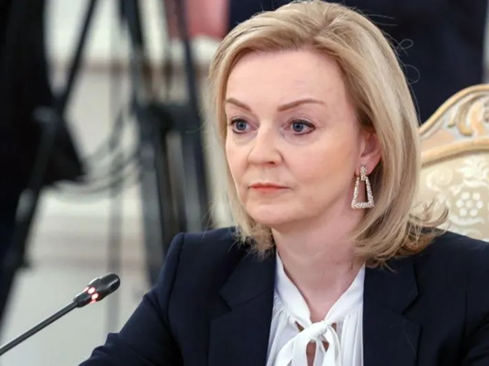 Политолог рассказал, когда отправят Лиз Трасс в отставку