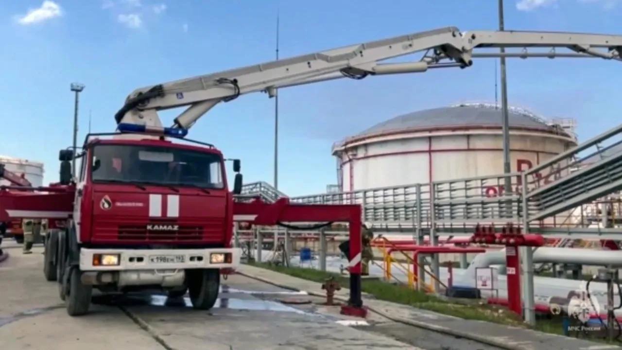 Открытое горение резервуара с нефтепродуктами ликвидировано в Краснодарском крае