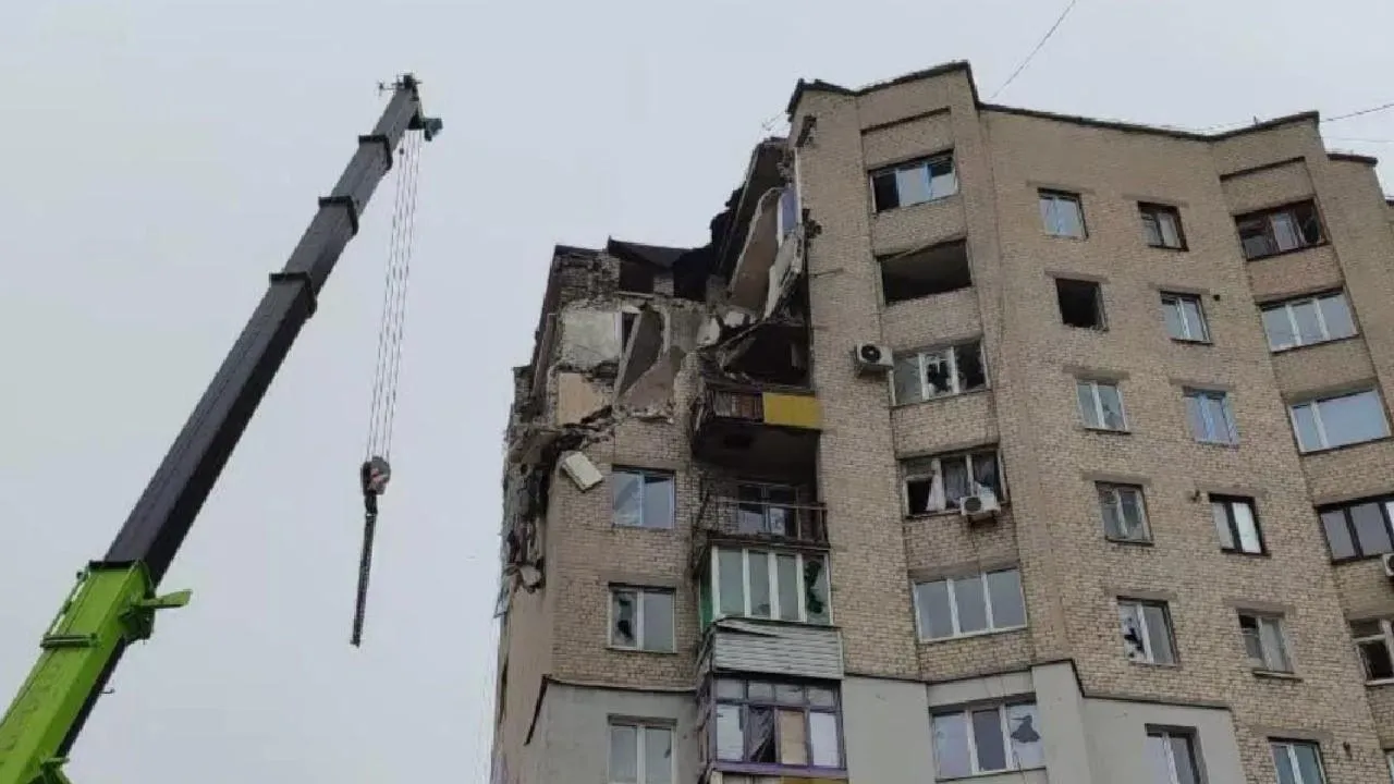 Украинская армия нанесла удар по жилому дому в Лисичанске