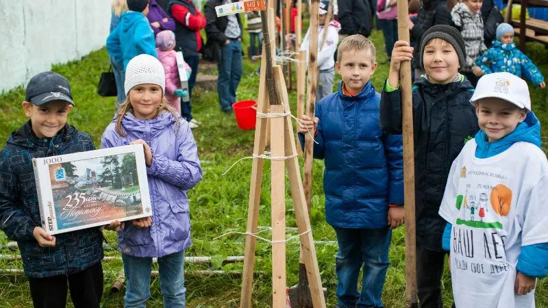 Около 5,5 тысячи саженцев высадили в Большом Подольске