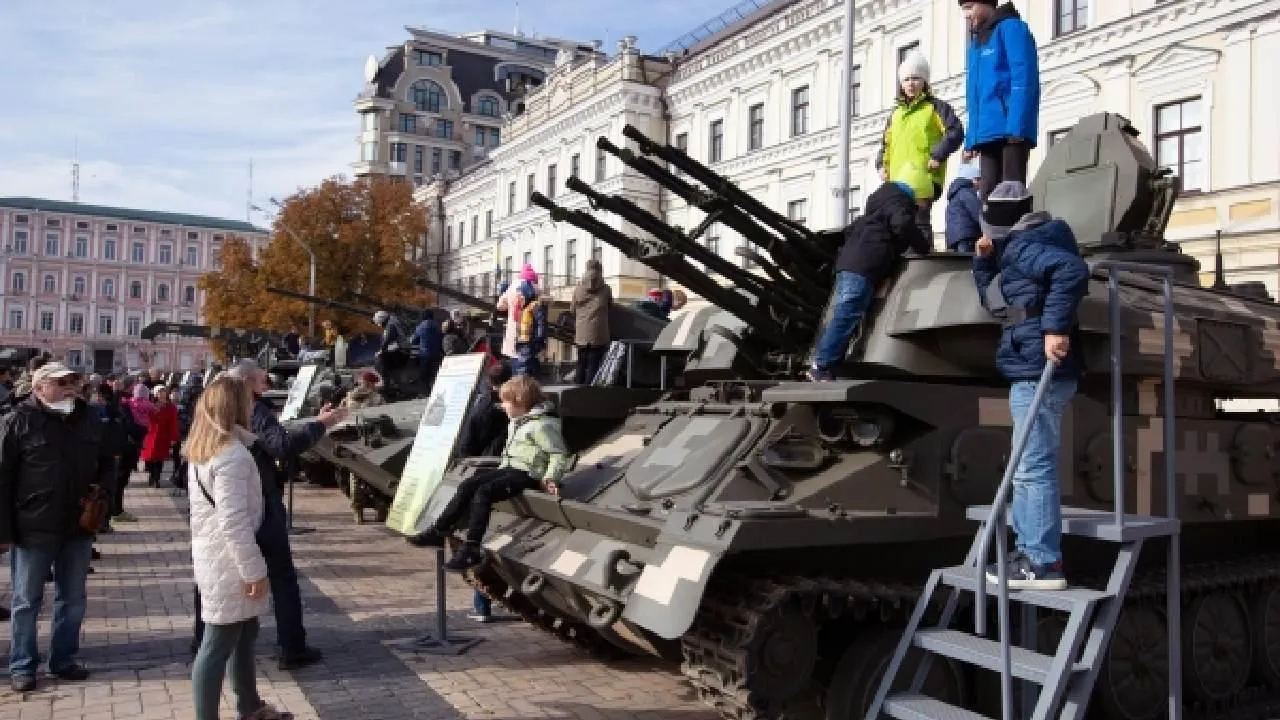 «Против Зеленского»: Украинский эксперт рассказал о мировой борьбе «правых» и «левых» сил