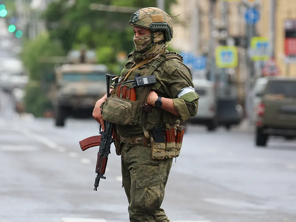 «Нам все дает Родина»: боец СВО развеял мифы о мародерстве россиян на передовой