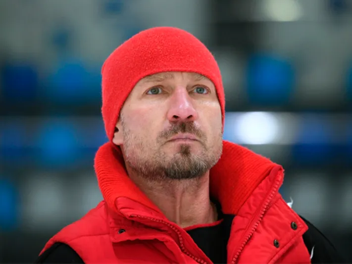 Заслуженный медик объяснил, зачем Романа Костомарова приводят в сознание