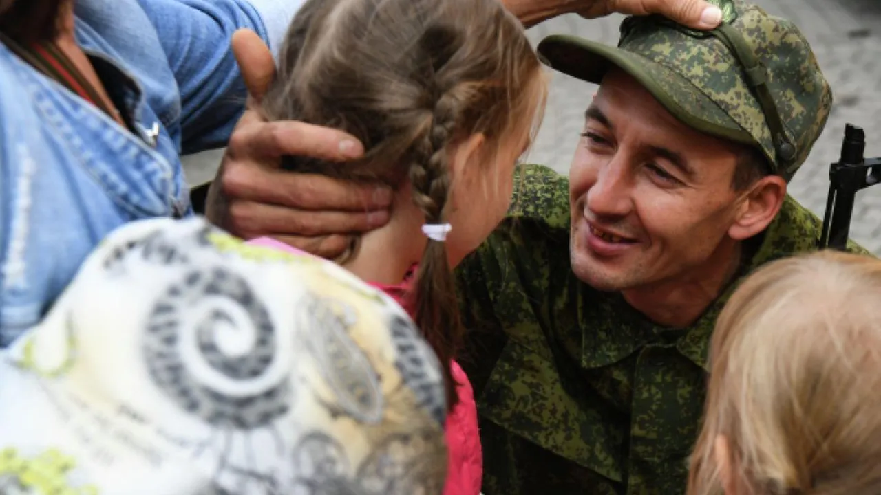 Семьям пострадавших в зоне СВО детей выплатят единовременные пособия в размере 100 тысяч рублей
