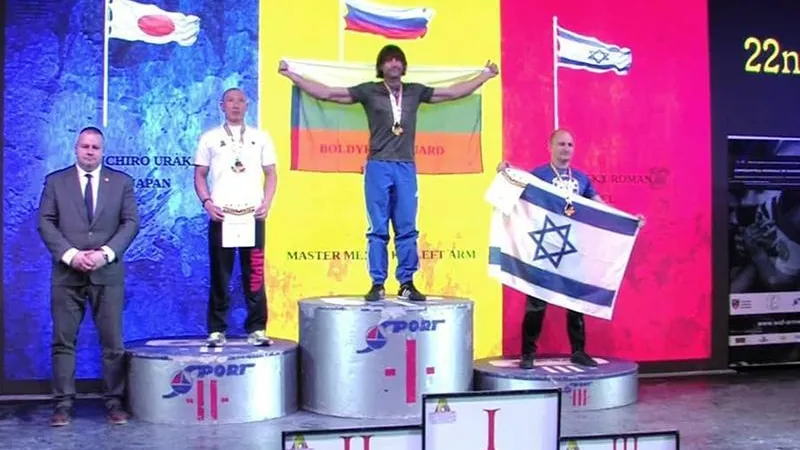 Подмосковный армрестлер на чемпионате мира поборол соперников и левой, и правой