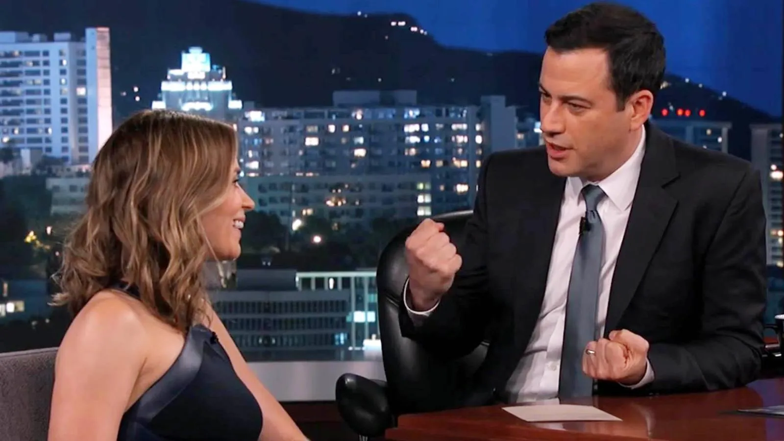 Эмили Блант в ток-шоу Jimmy Kimmel Live! беседует с Джимми Киммелом. PLANET PHOTOS