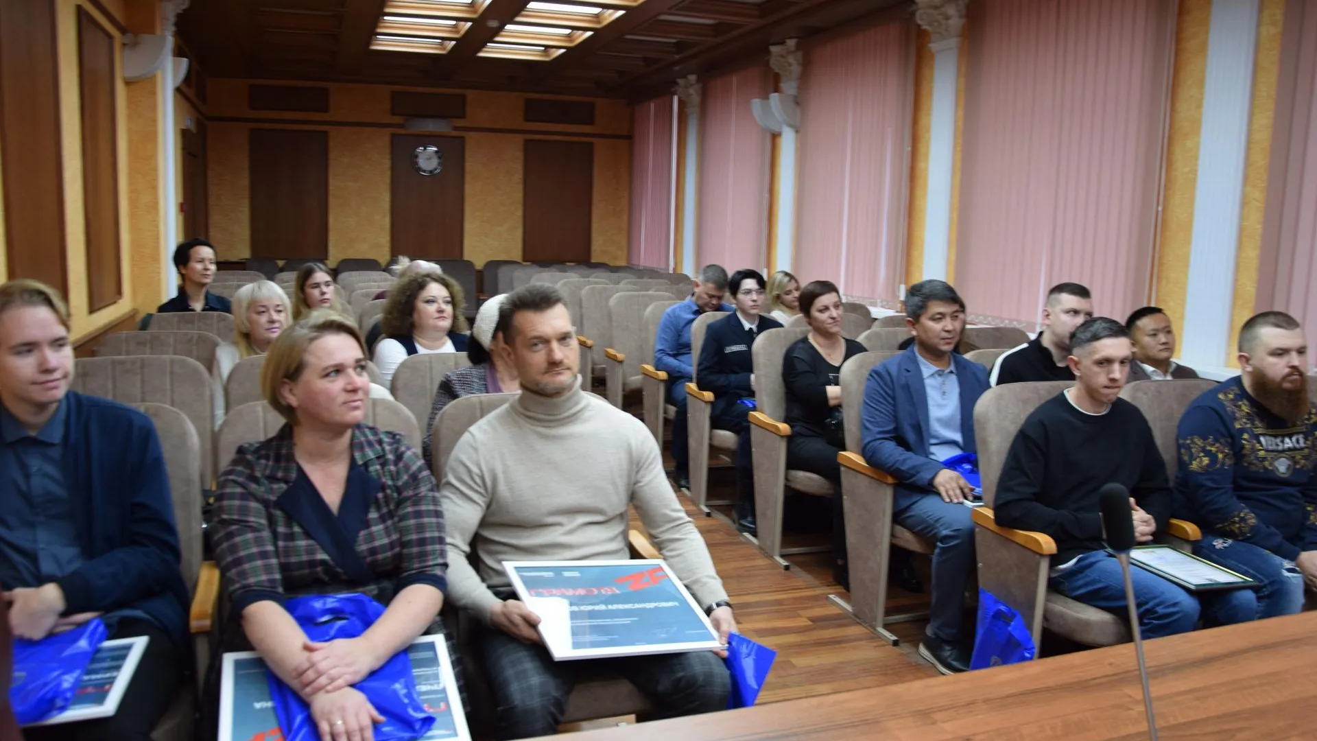 В День волонтера Подмосковья глава Наро-Фоминского г.о. наградил общественников
