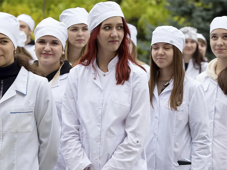 «Не реагировать на это нельзя»: как новая инициатива Госдумы поможет бороться с дефицитом врачей