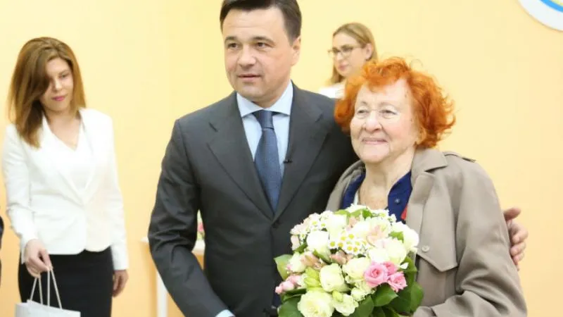 Губернатор вручил награды медсестрам из Ступино 