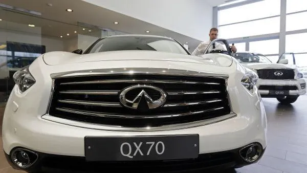 Автомобиль Infiniti и более 1 млн руб отобрали грабители у бизнесмена в МО
